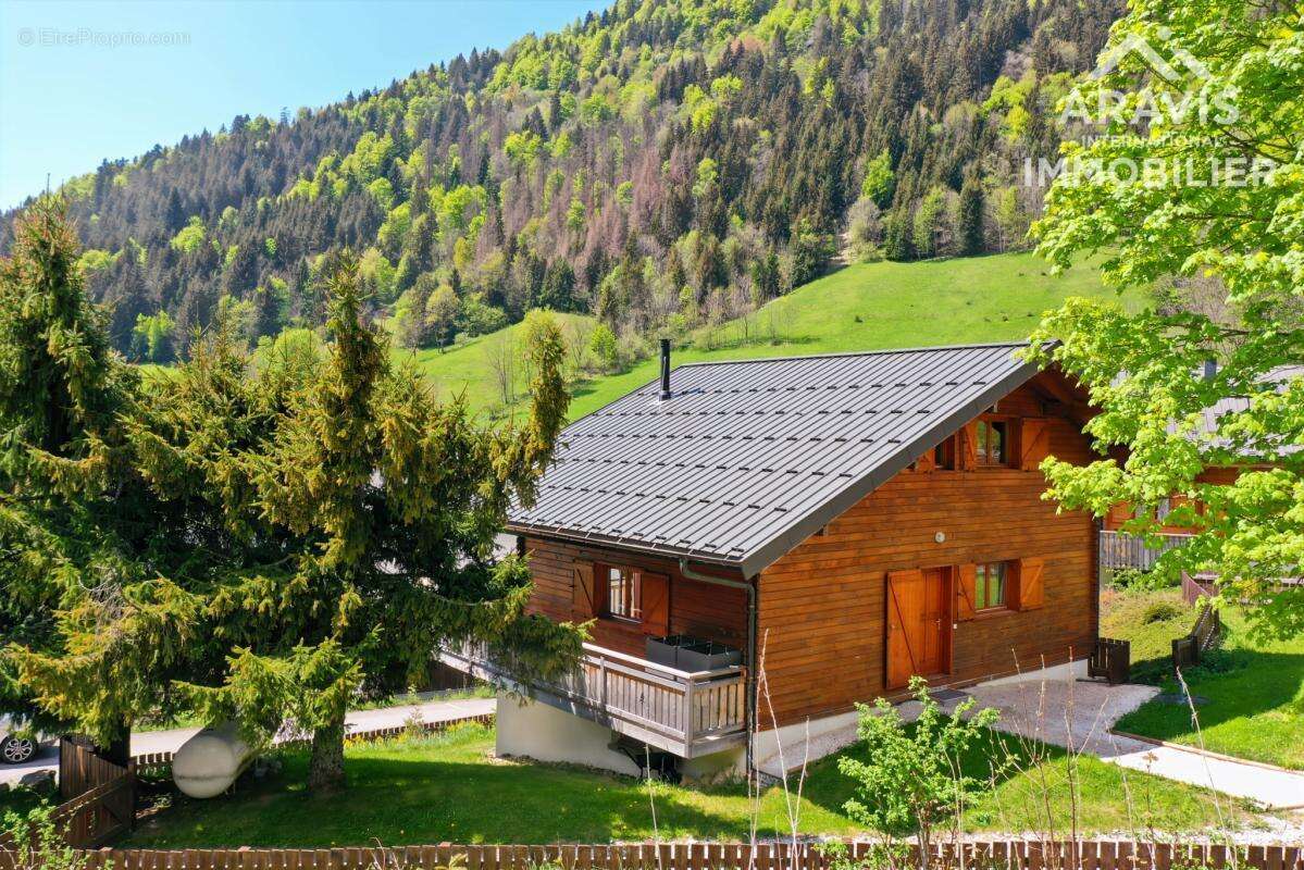 Maison à MONTMIN