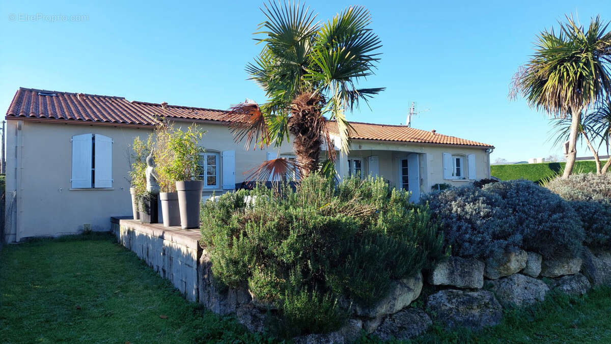 Maison à SAINTES