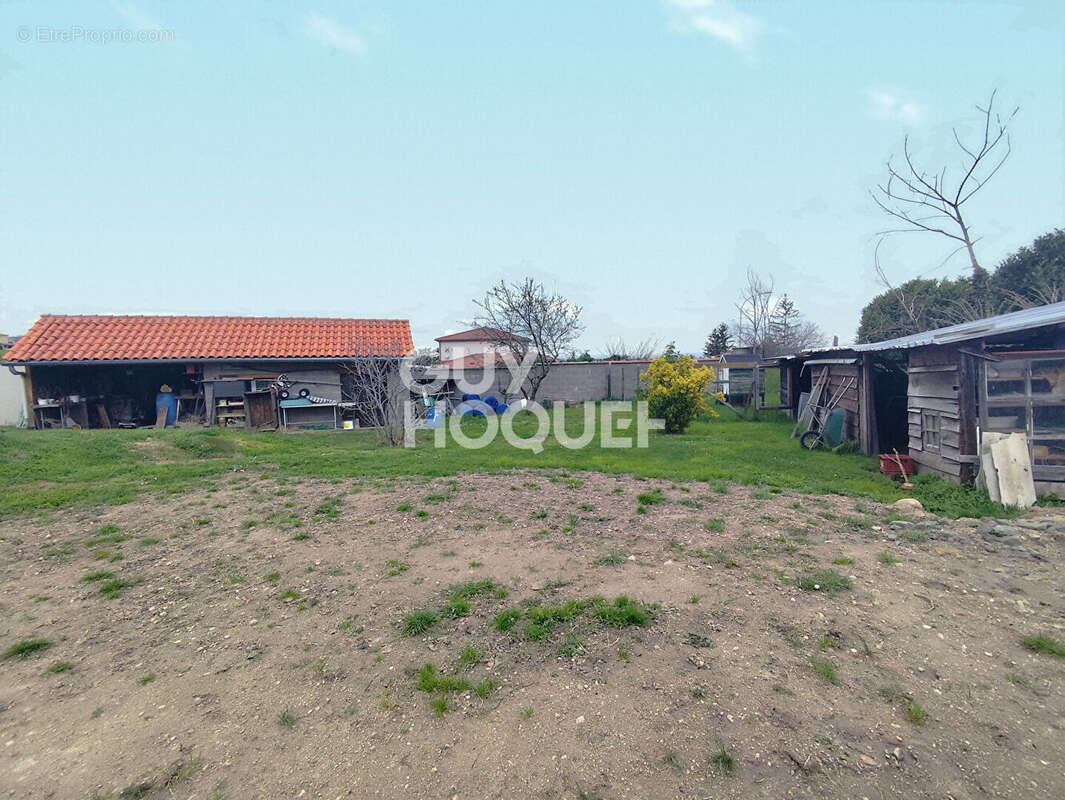 Terrain à ECOTAY-L'OLME