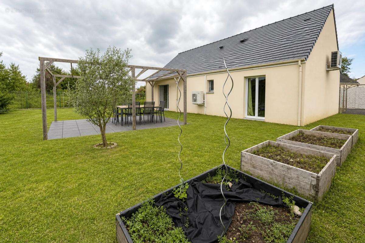 Maison à TOURY