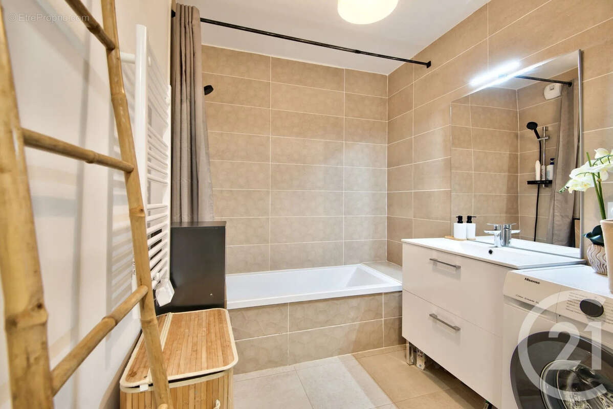Appartement à SAINT-LAURENT-DU-VAR