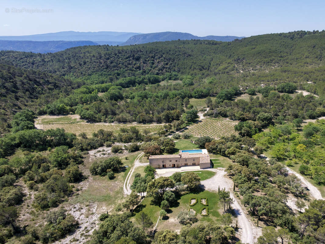 Domaine historique de 190 hectares avec demeure restaurée, terres agricoles et dépendances - photo 2