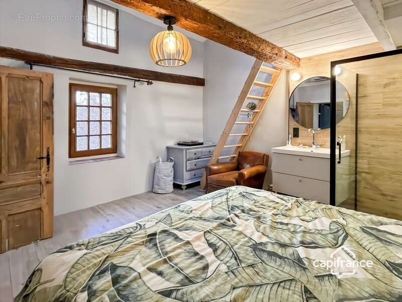 Maison à BAGNOLS-EN-FORET