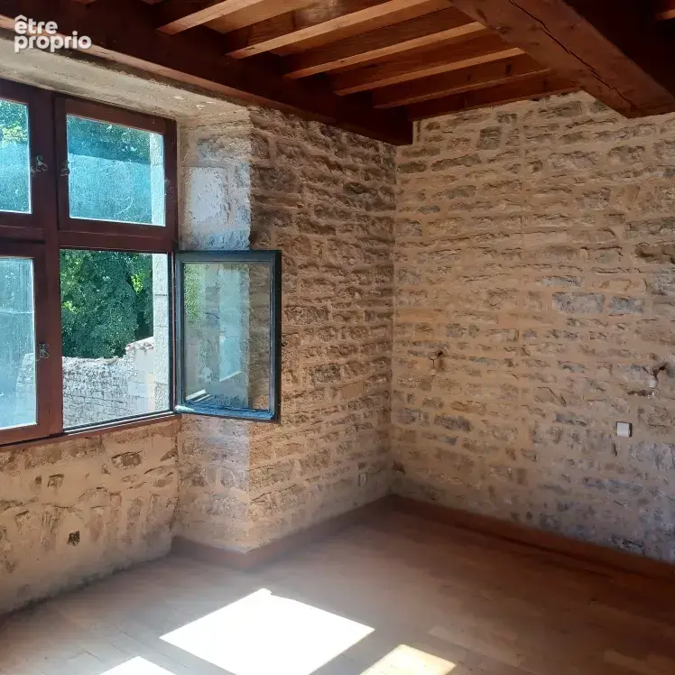 Maison de caractère  en pierre en cours de rénovation sur 380 m2 de terrain - photo 8