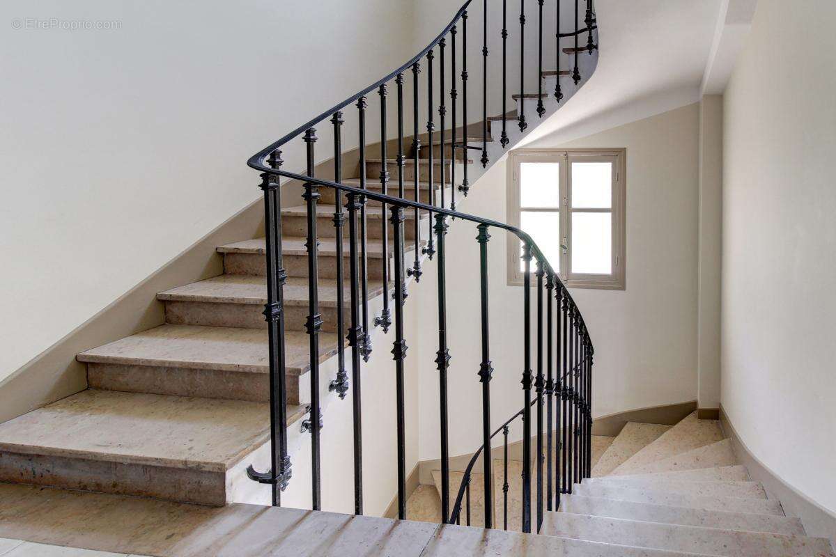 Appartement à SAINT-LAURENT-DU-VAR