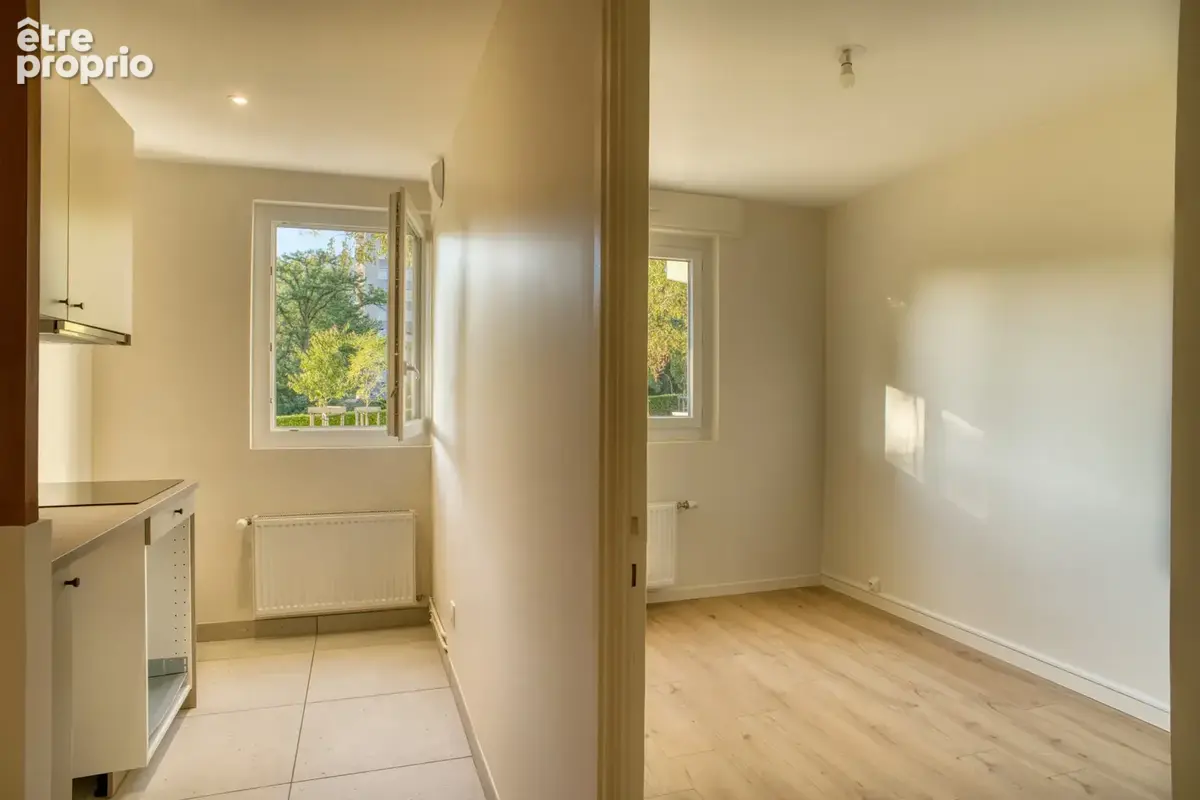 Sainte Foy les Lyon-Charcot, Appartement rénové avec cachet type 2 et balcon à vivre - photo 3