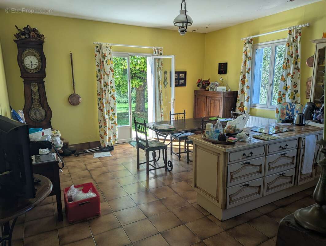 Maison à MONTGIVRAY