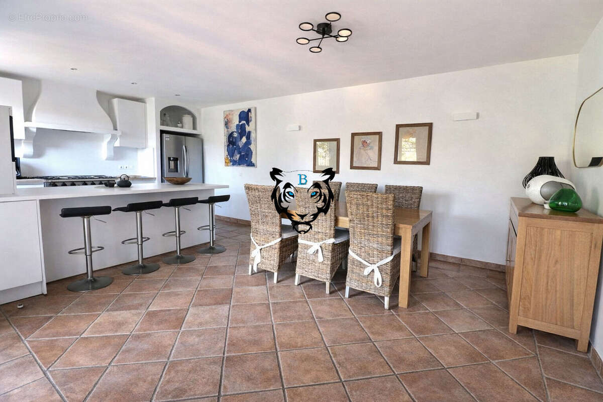 Maison à LES ISSAMBRES