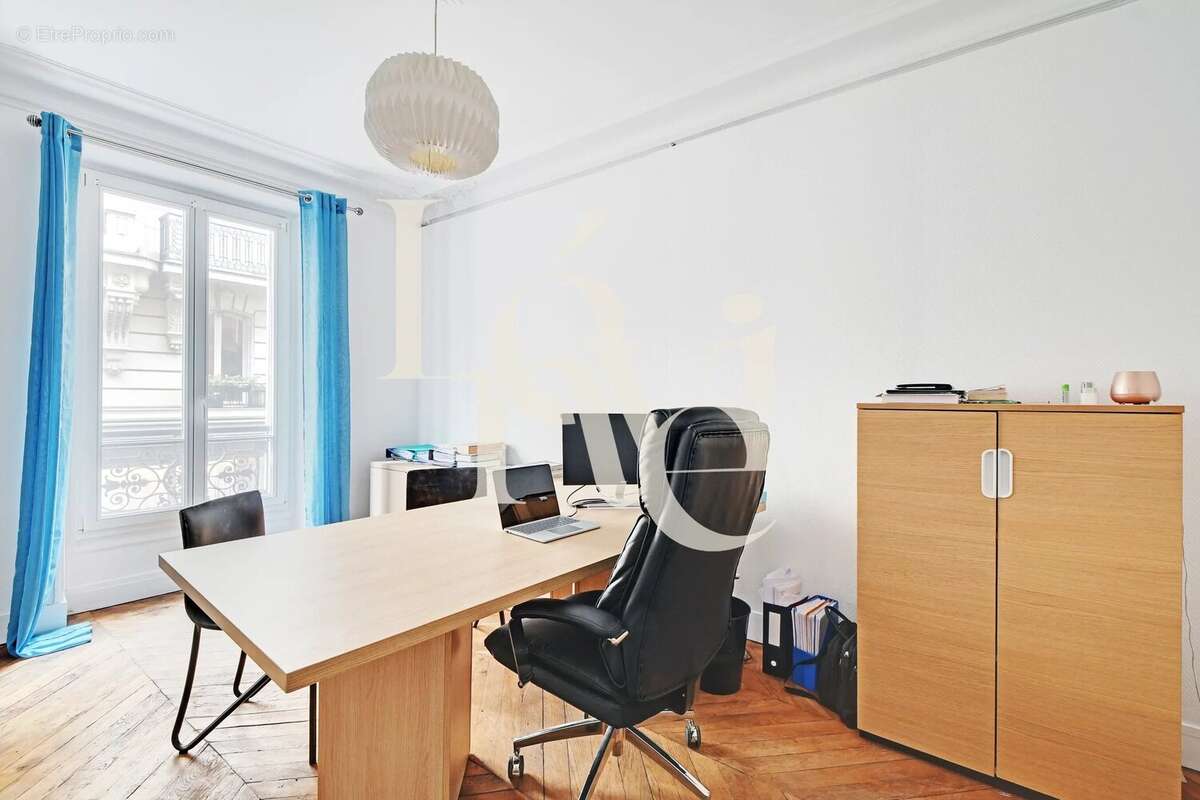 Commerce à PARIS-17E