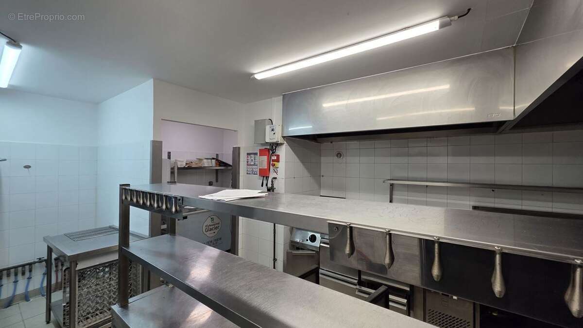 Commerce 120 m² à L'isle-Sur-La-Sorgue  - photo 4