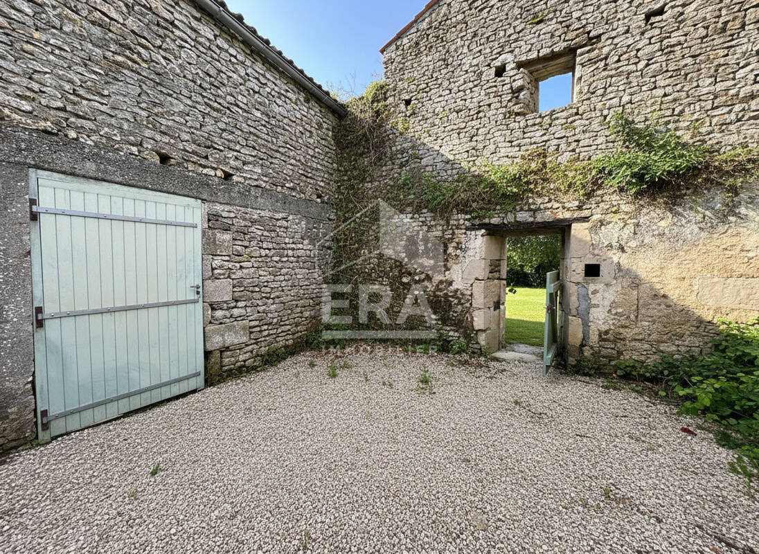 Maison à AZAY-LE-BRULE