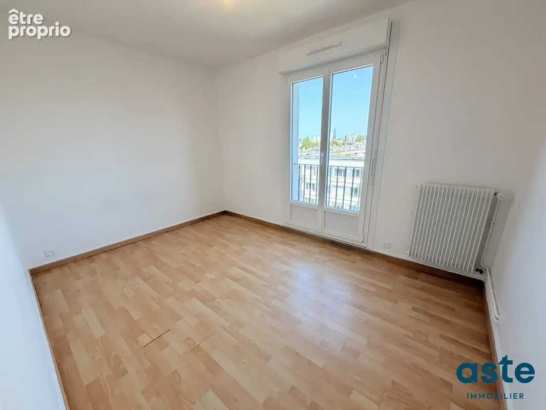 6ème étage avec ascenseur, balcon vue dégagée