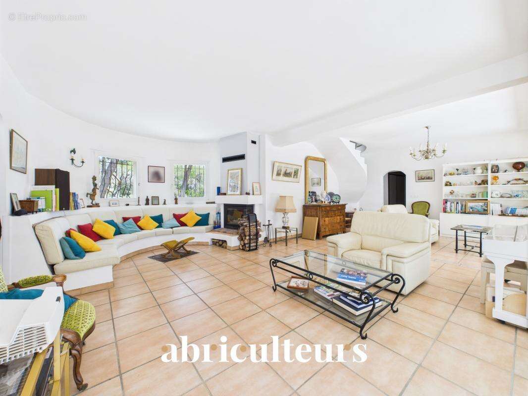 Maison à VENTABREN