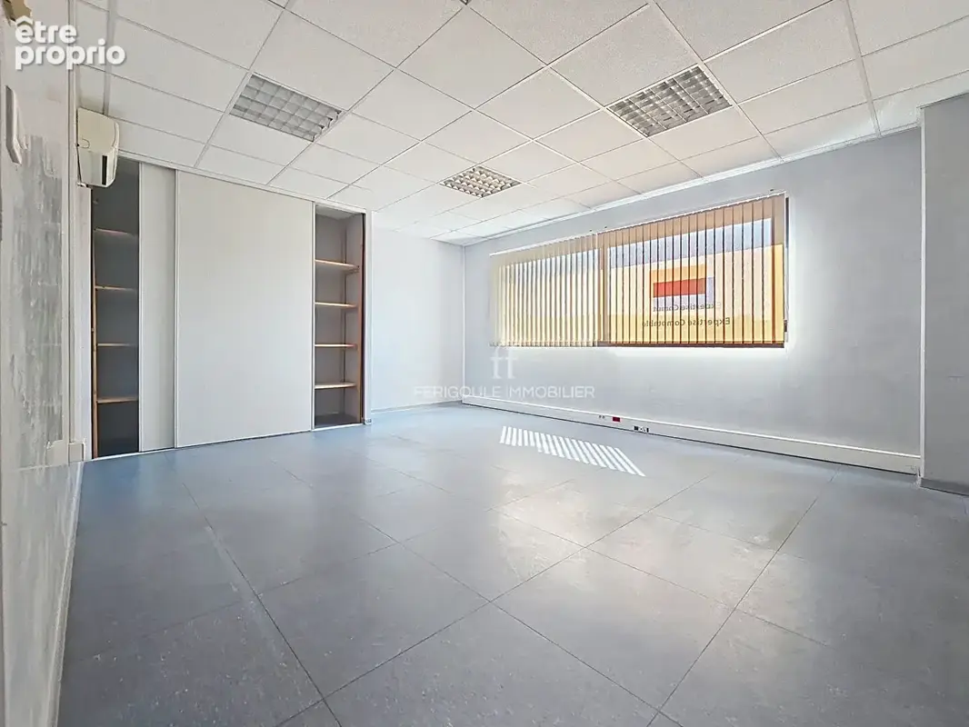 Avignon extra-muros. Bureaux 208m² .Emplacement privilégié, visibilité & stationnement - photo 1
