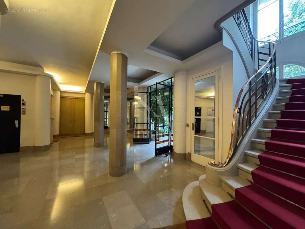 Appartement à NEUILLY-SUR-SEINE