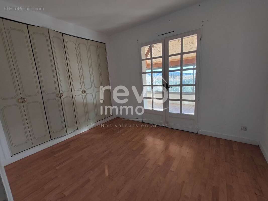 Maison à LA BAUME-DE-TRANSIT