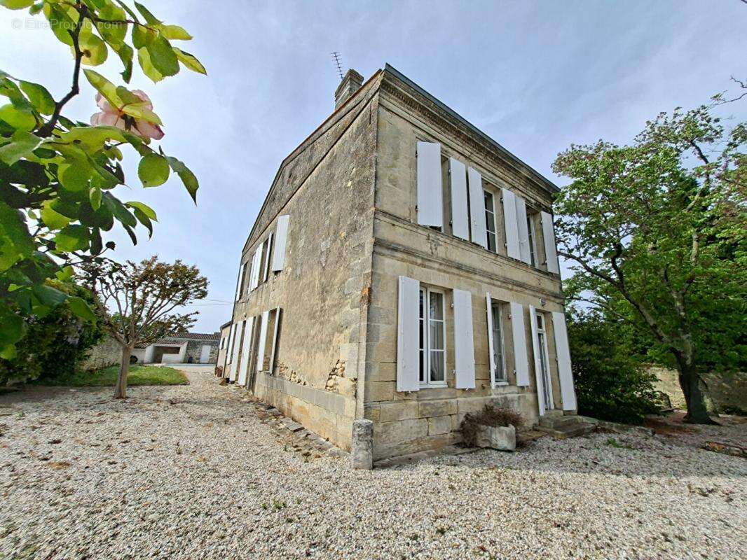 Maison à SAINT-ESTEPHE