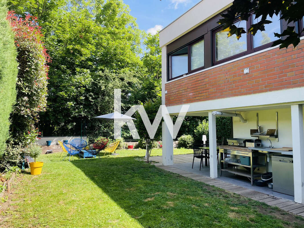Maison 127 m² à Saint-Priest-En-Jarez  - photo 2