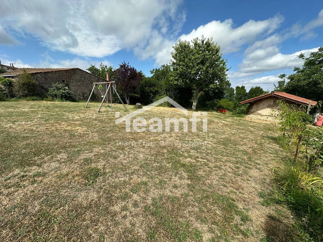 Maison à VOLLORE-VILLE