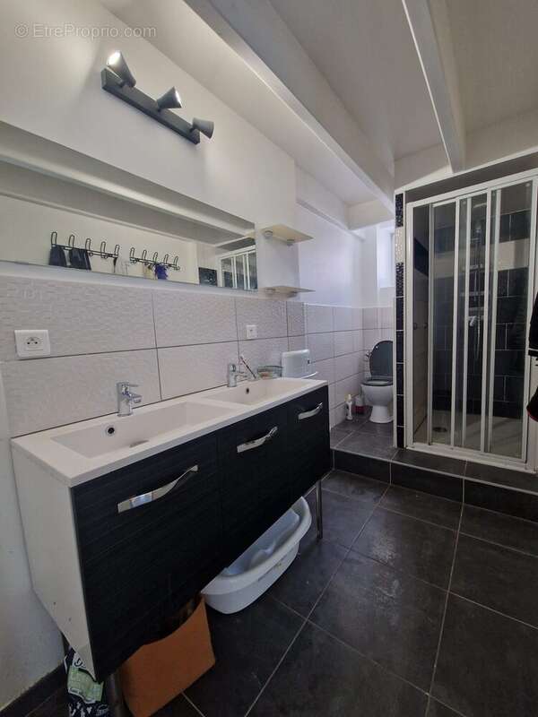 salle d'eau WC - Maison à REZE