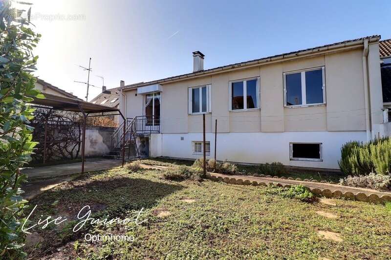Maison à LES CLAYES-SOUS-BOIS
