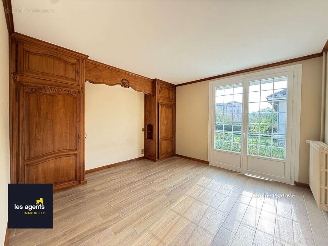 Maison à NEUFCHATEAU