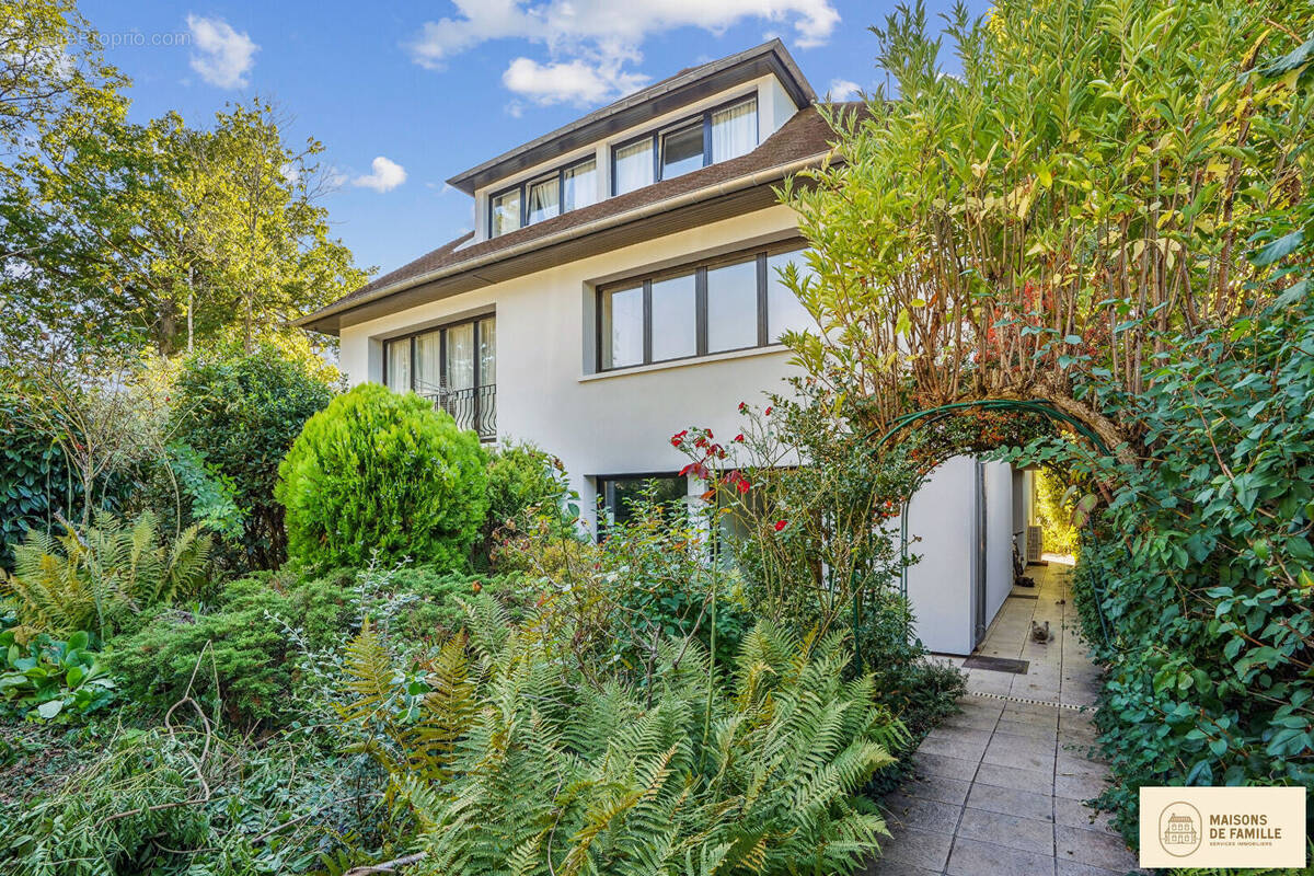 Maison à LA CELLE-SAINT-CLOUD
