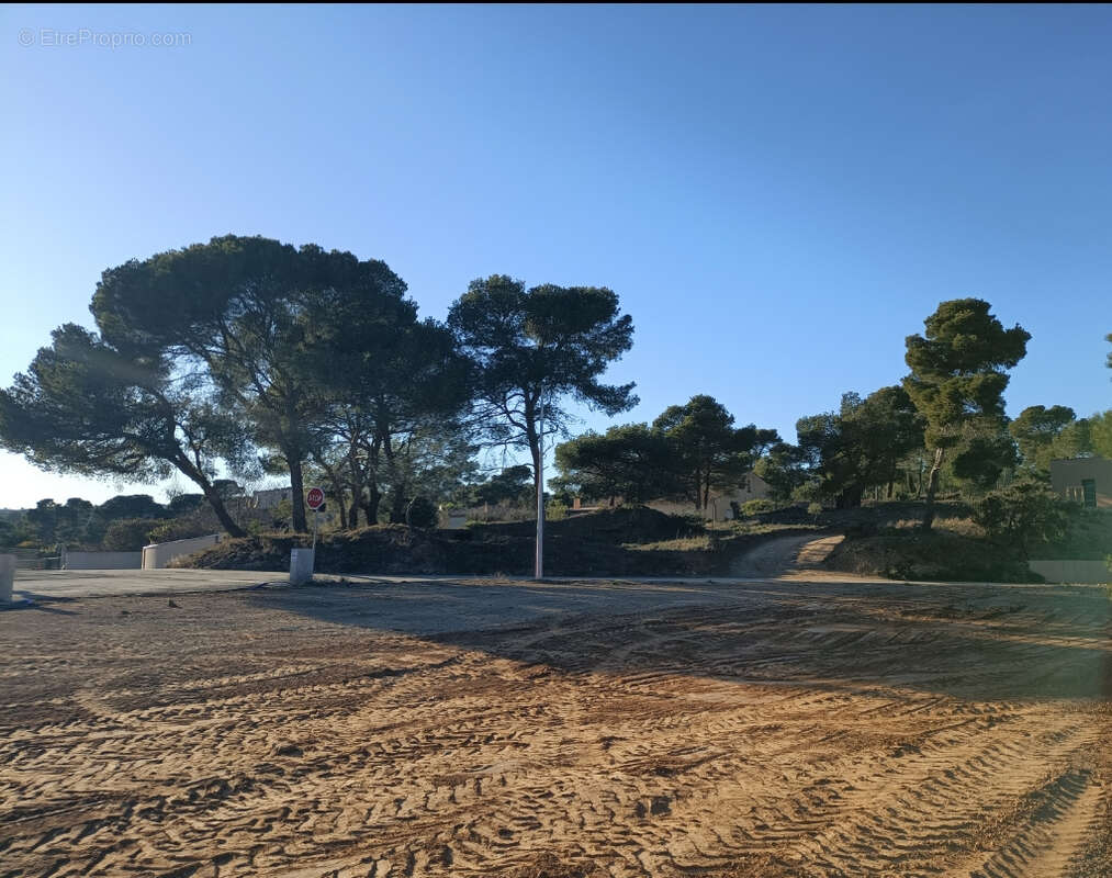 Terrain à LEZIGNAN-CORBIERES