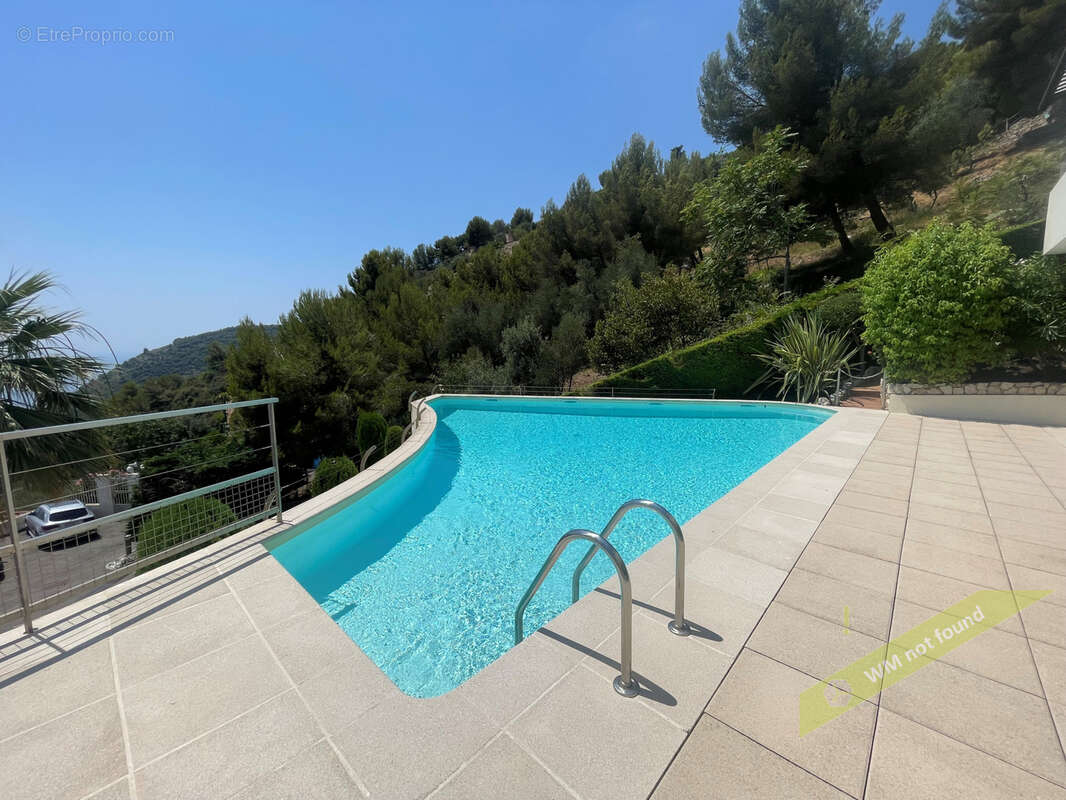 St-laurent-d'eze  -  spacieux et elegant 3 pieces avec magnifique vue mer - photo 2