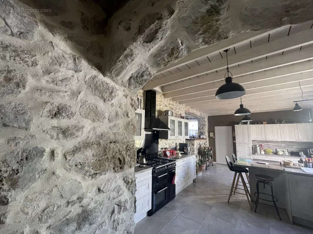 Maison à FIGANIERES
