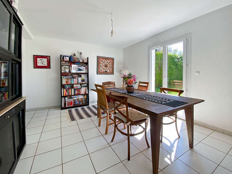 Maison à PREVESSIN-MOENS