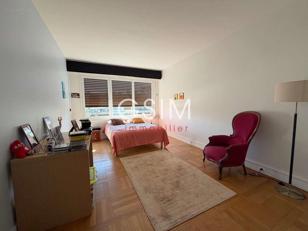 Appartement à VILLE-D'AVRAY