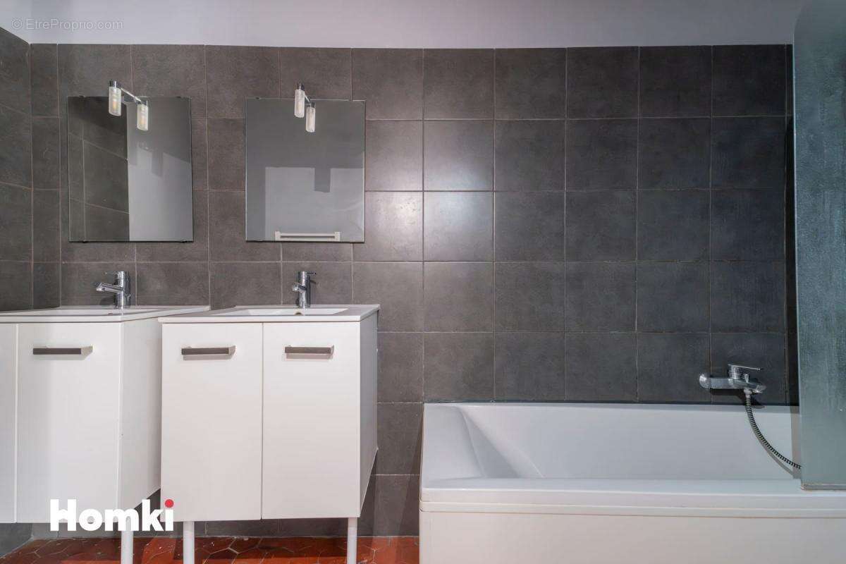 Appartement à MARSEILLE-6E