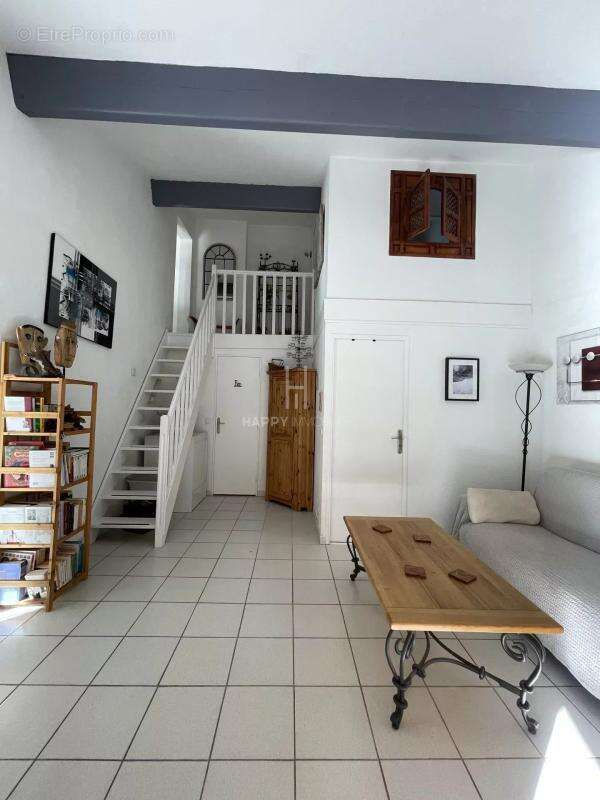 Maison à MOURIES