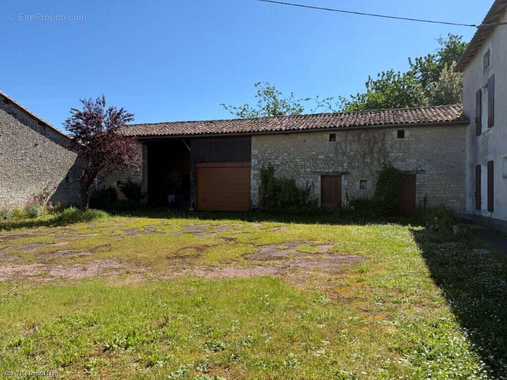 Maison à RUFFEC