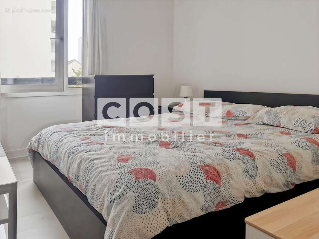 Appartement à COURBEVOIE