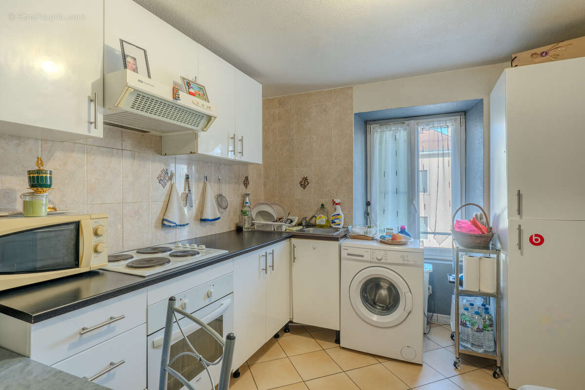 Appartement à COLLONGES-SOUS-SALEVE