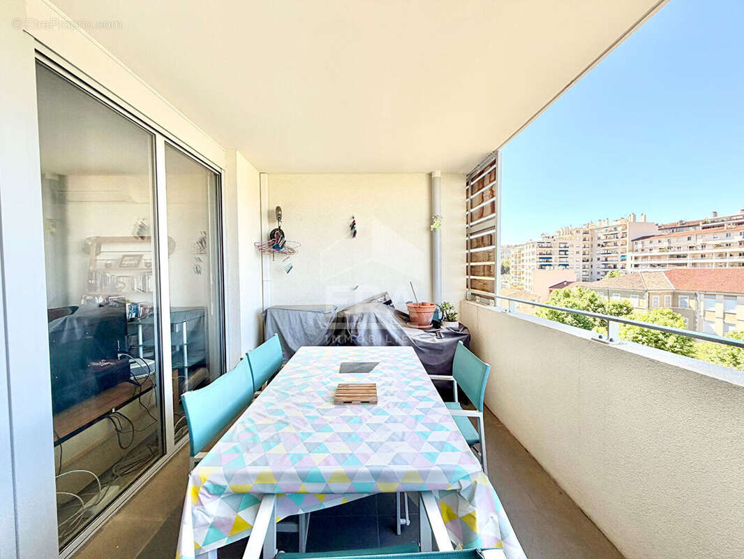 Appartement à MARSEILLE-5E