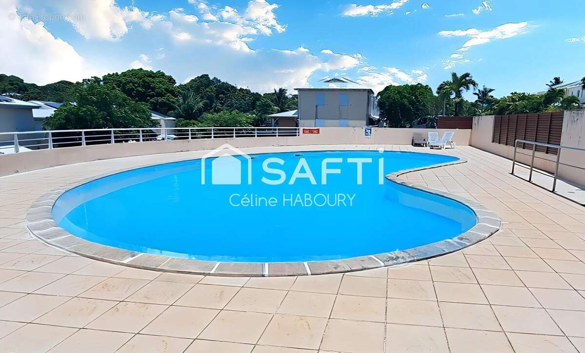 Appartement 64 m² à Baie-Mahault  - photo 2