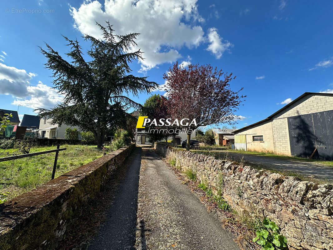 A VENDRE - Maison de type 5 avec terrain attenant - 140 m²  environ - OLEMPS - photo 3