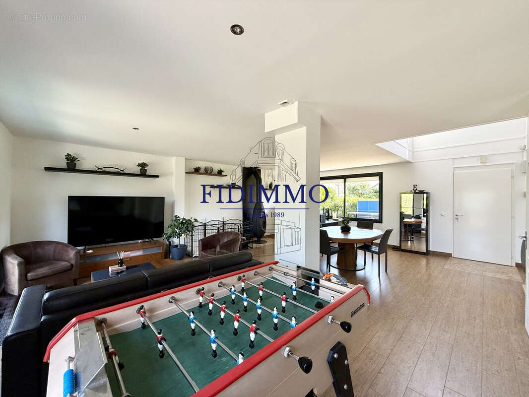 Maison à CHENNEVIERES-SUR-MARNE