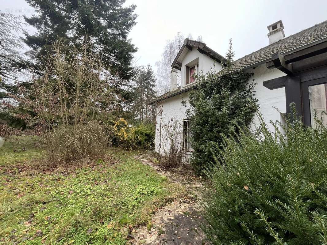 Maison à DAMPIERRE-EN-YVELINES
