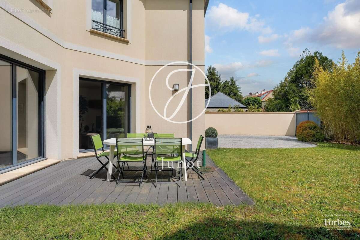 Maison à MAISONS-LAFFITTE