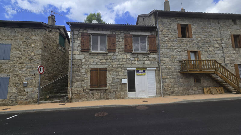 Maison à SAINT-JULIEN-BOUTIERES