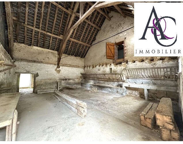 Maison à SAINT-GEORGES-SUR-MOULON