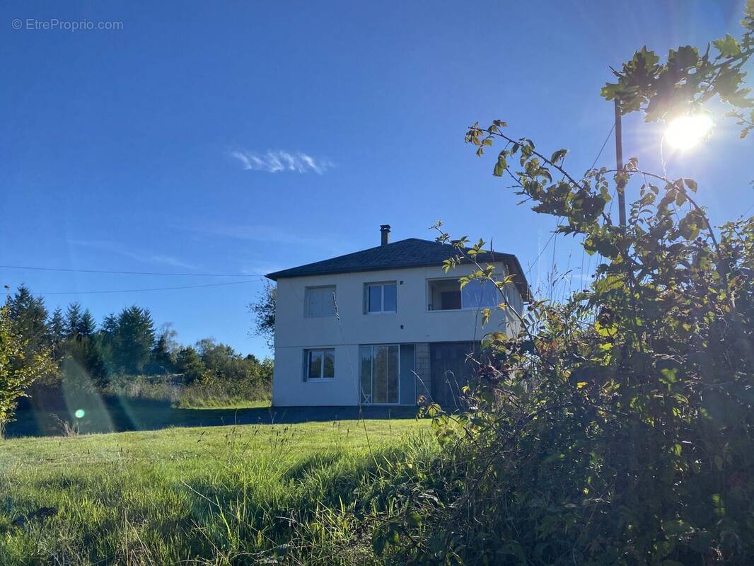 Maison à PEROLS-SUR-VEZERE