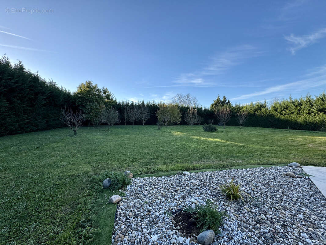 Maison à SAINT-ETIENNE-DE-FOUGERES