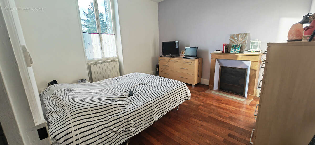 Maison à BELLENAVES