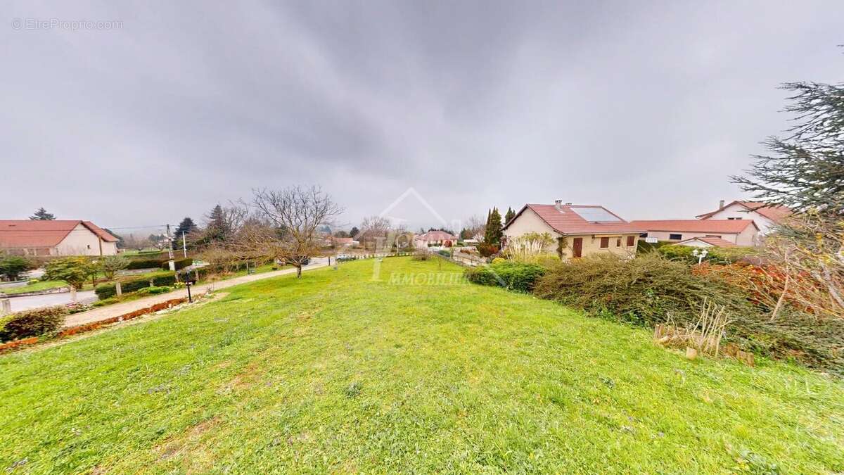 Maison à CREUZIER-LE-VIEUX