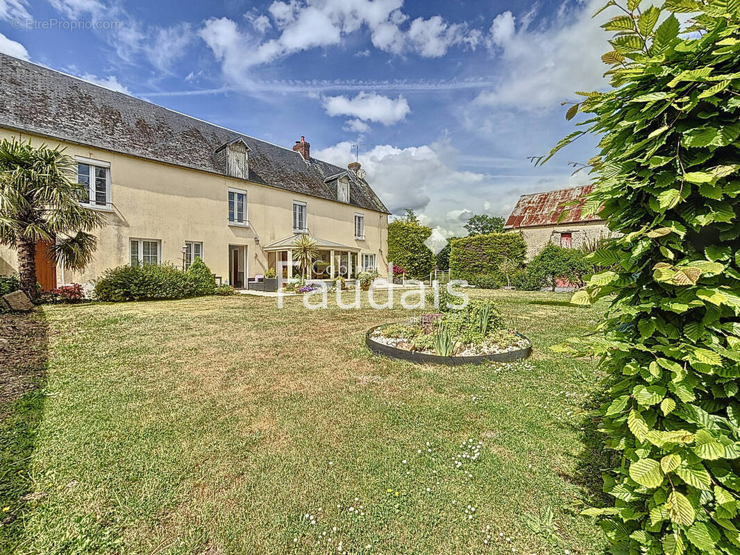 Maison à CONDE-SUR-VIRE
